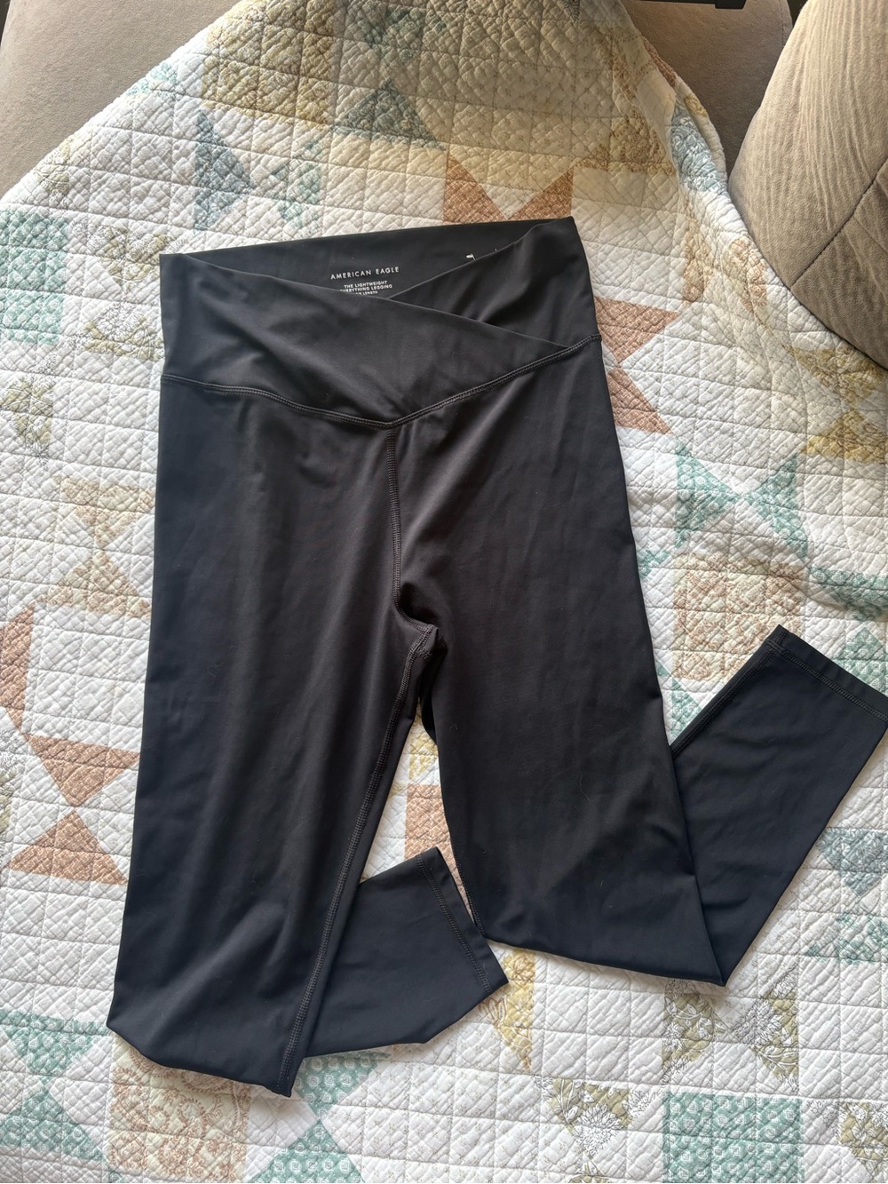 American Eagle Outfitters Black Lightweight Everything Legging 7/8